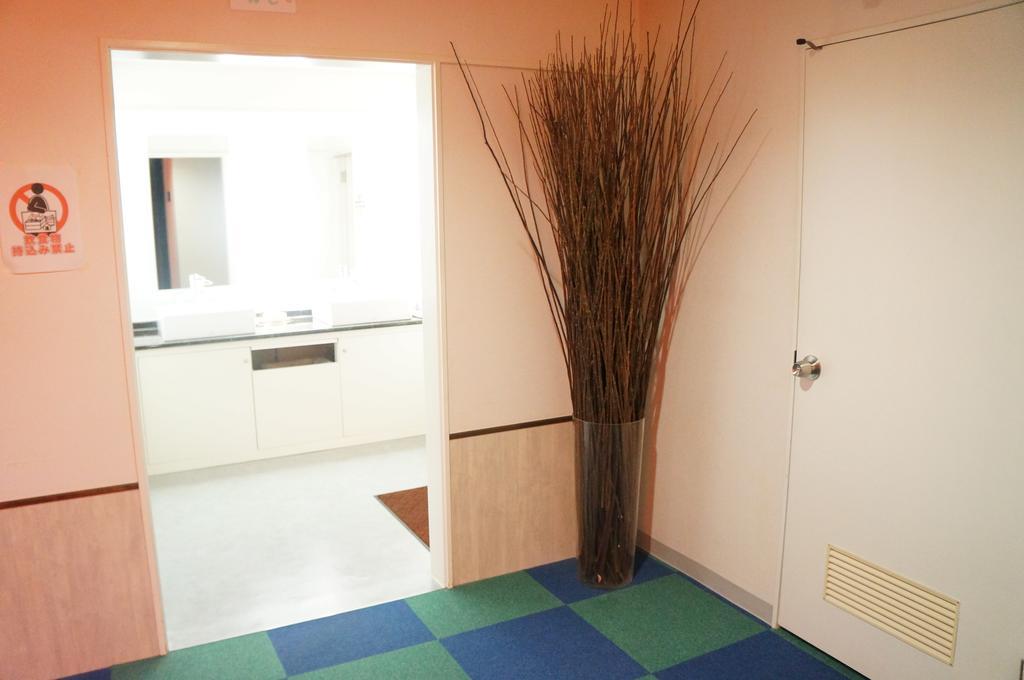 Capsule Hotel 310 Tokyo Exterior photo